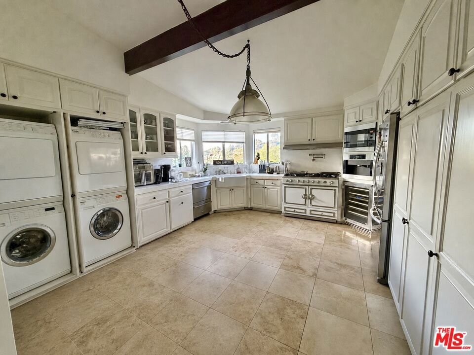 3186 Coldwater Canyon Avenue Los Angeles CA 91604 2 3186 Coldwater Canyon Avenue Los Angeles CA 91604
