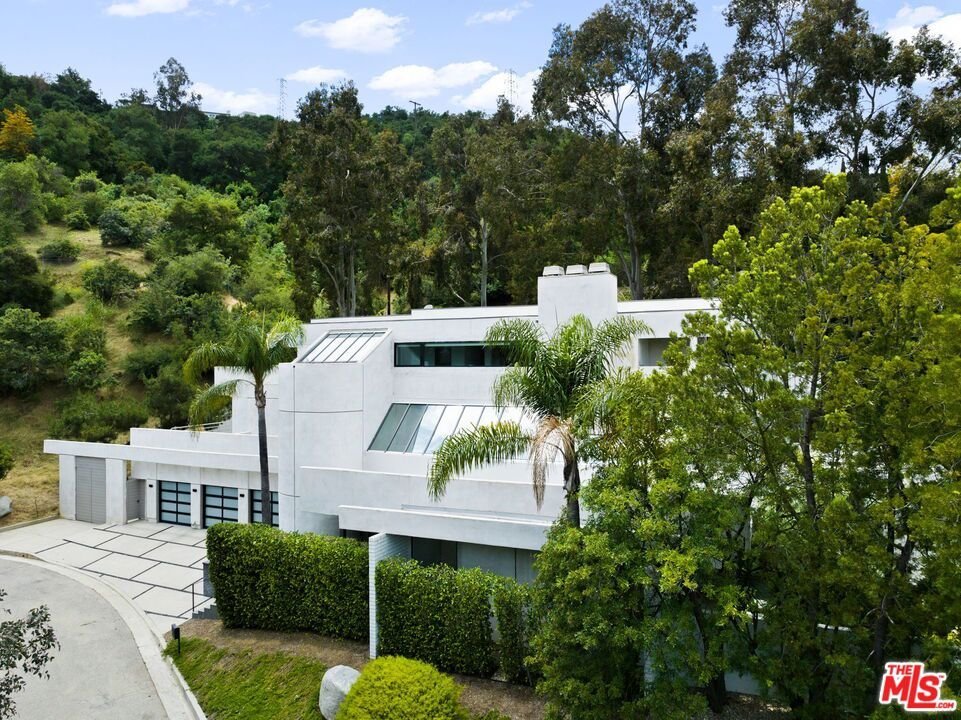 11210 Briarcliff Lane Los Angeles CA 91604 32 11210 Briarcliff Lane Los Angeles CA 91604