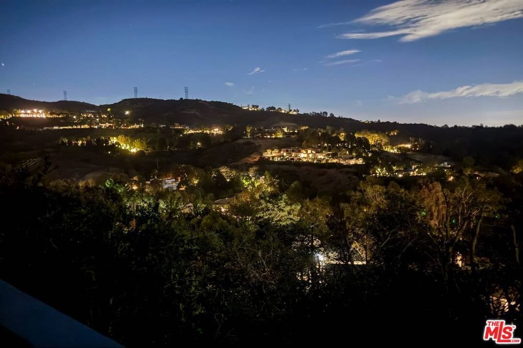 2144 Banyan Drive Los Angeles CA 90049 46 2144 Banyan Drive Los Angeles CA 90049
