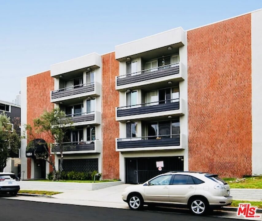 11951 Mayfield Avenue 107 Los Angeles CA 90049 1 11951 Mayfield Avenue 107 Los Angeles CA 90049