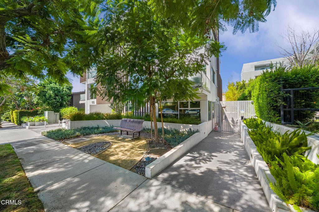 1345 Havenhurst Drive 16 Los Angeles CA 90046 36 1345 Havenhurst Drive 16 Los Angeles CA 90046