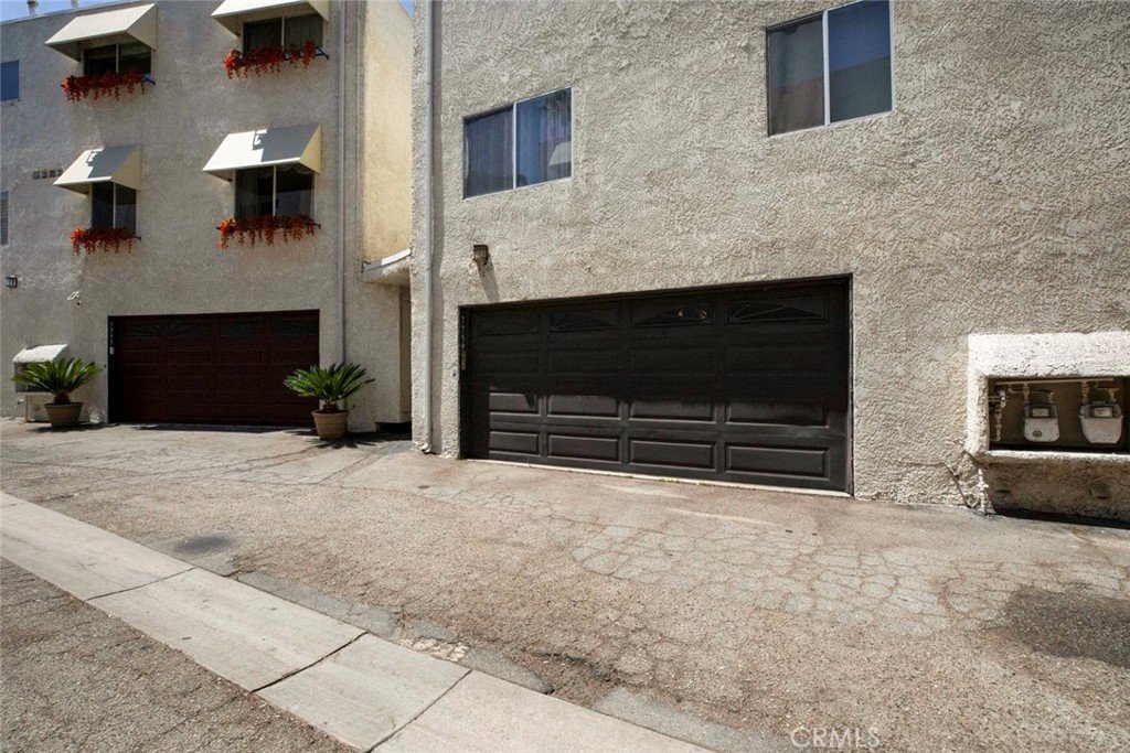 7759 Via Capri Burbank CA 91504 69 7759 Via Capri Burbank CA 91504