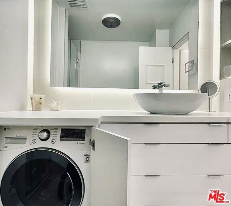 11951 Mayfield Avenue 107 Los Angeles CA 90049 4 11951 Mayfield Avenue 107 Los Angeles CA 90049