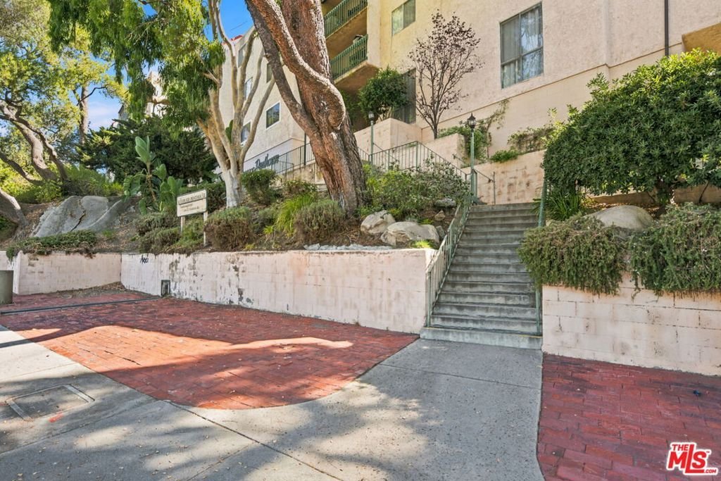2940 N Verdugo Road 213 Glendale CA 91208 22 2940 N Verdugo Road 213 Glendale CA 91208