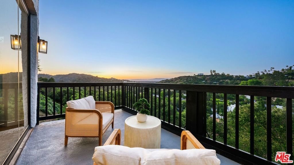 11559 Dona Teresa Drive Studio City CA 91604 62 11559 Dona Teresa Drive Studio City CA 91604