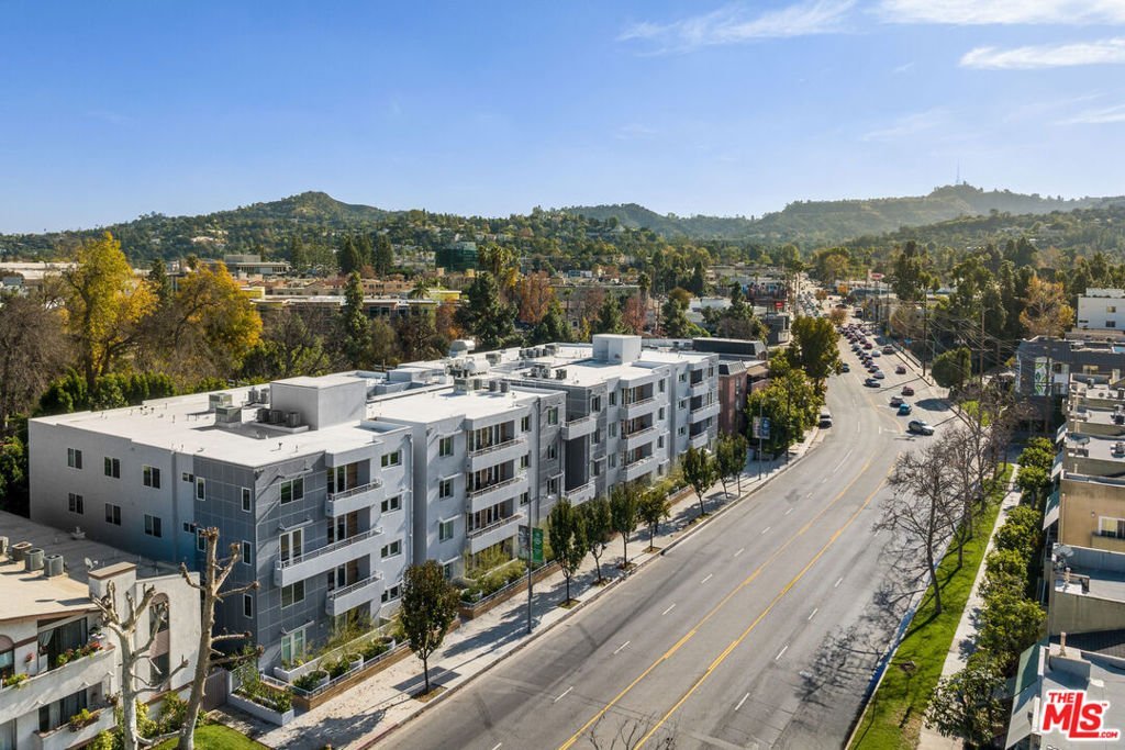4240 Laurel Canyon Boulevard 305 Studio City CA 91604 32 4240 Laurel Canyon Boulevard 305 Studio City CA 91604
