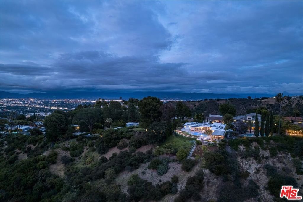 3627 Cody Road Sherman Oaks CA 91403 63 3627 Cody Road Sherman Oaks CA 91403
