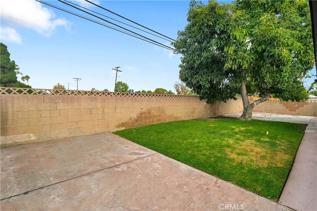 19121 Dunbrooke Carson CA 90746 22 19121 Dunbrooke Carson CA 90746