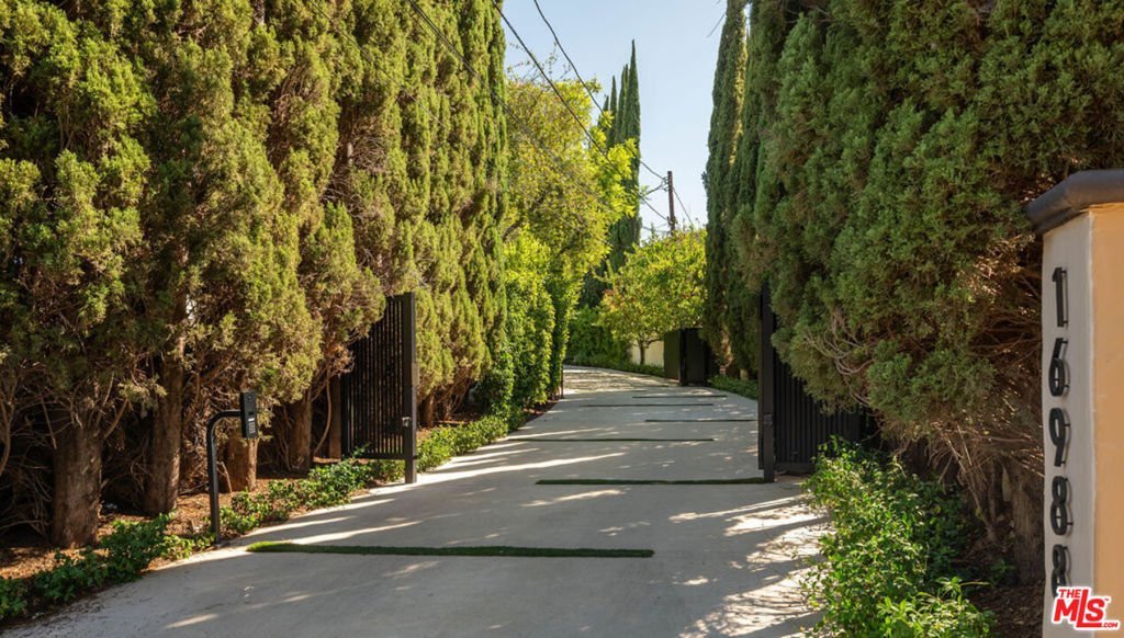 16988 Strawberry Drive Los Angeles CA 91436 20 16988 Strawberry Drive Los Angeles CA 91436