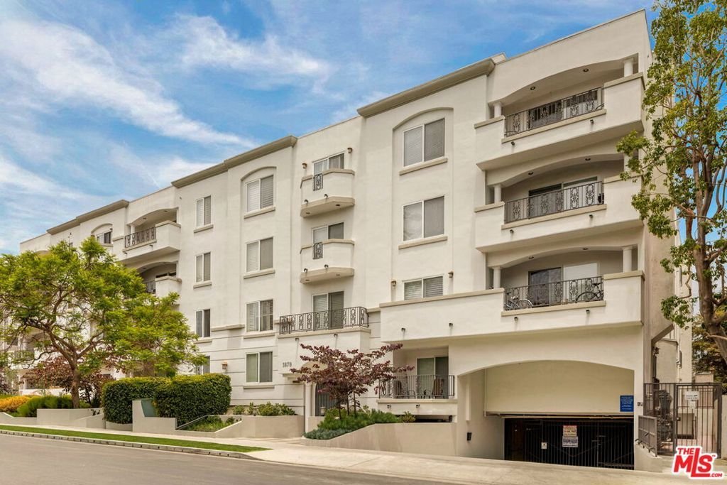 1878 Greenfield Avenue PH1 Los Angeles CA 90025 19 1878 Greenfield Avenue PH1 Los Angeles CA 90025