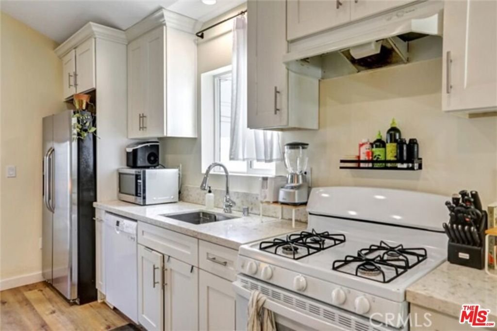 1185 Hauser Boulevard Los Angeles CA 90019 48 1185 Hauser Boulevard Los Angeles CA 90019
