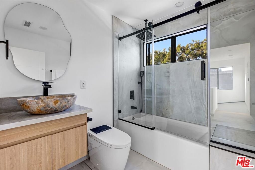11404 Biona Drive Los Angeles CA 90066 57 11404 Biona Drive Los Angeles CA 90066
