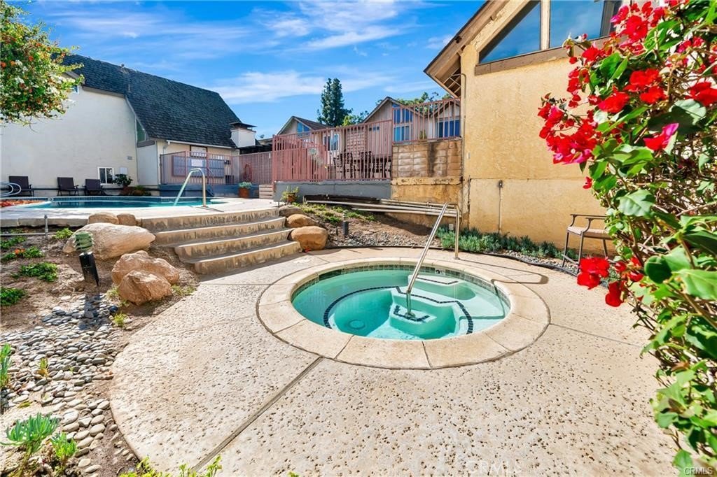 18631 Collins 10 Tarzana CA 91356 14 18631 Collins 10 Tarzana CA 91356