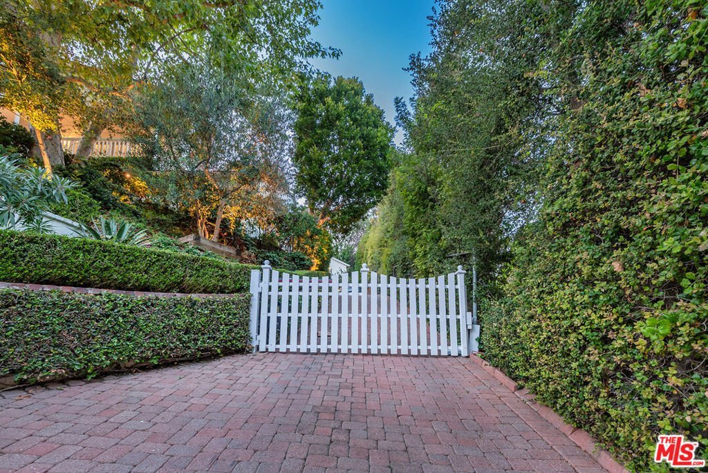 11532 Thurston Circle Los Angeles CA 90049 36 11532 Thurston Circle Los Angeles CA 90049