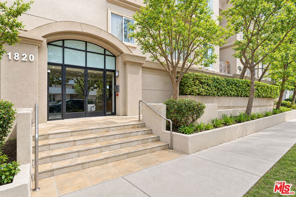 1820 S Beverly Glen Boulevard 208 Los Angeles CA 90025 22 1820 S Beverly Glen Boulevard 208 Los Angeles CA 90025