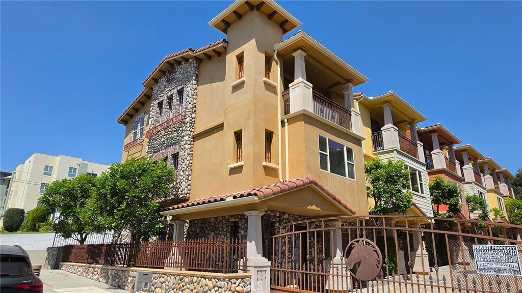 10121 W Amber Court Tujunga CA 91042 51 10121 W Amber Court Tujunga CA 91042