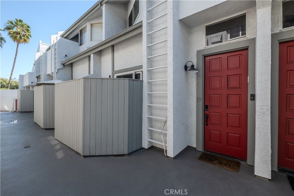10911 Bluffside Drive 17 Studio City CA 91604 24 10911 Bluffside Drive 17 Studio City CA 91604
