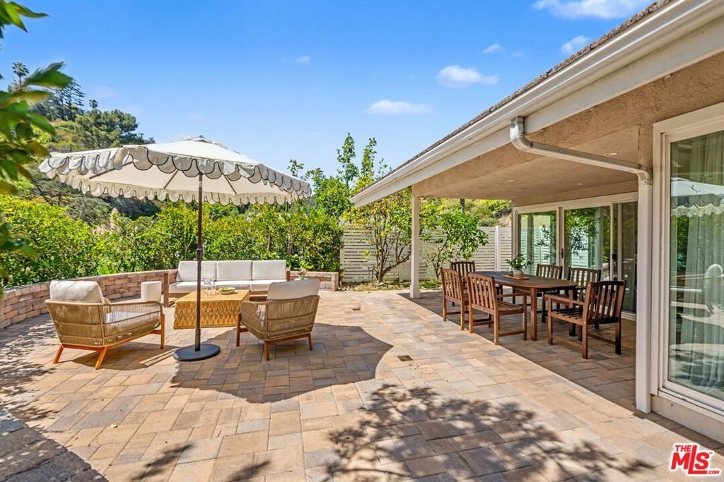 7554 Devista Drive Los Angeles CA 90046 30 7554 Devista Drive Los Angeles CA 90046