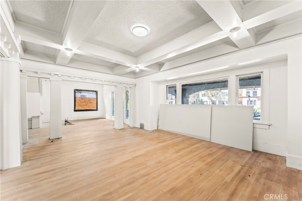 2320 W 25th Los Angeles CA 90018 38 2320 W 25th Los Angeles CA 90018