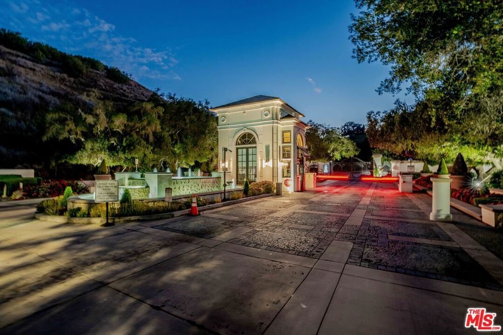 4131 Prado De Los Caballos Calabasas CA 91302 32 4131 Prado De Los Caballos Calabasas CA 91302