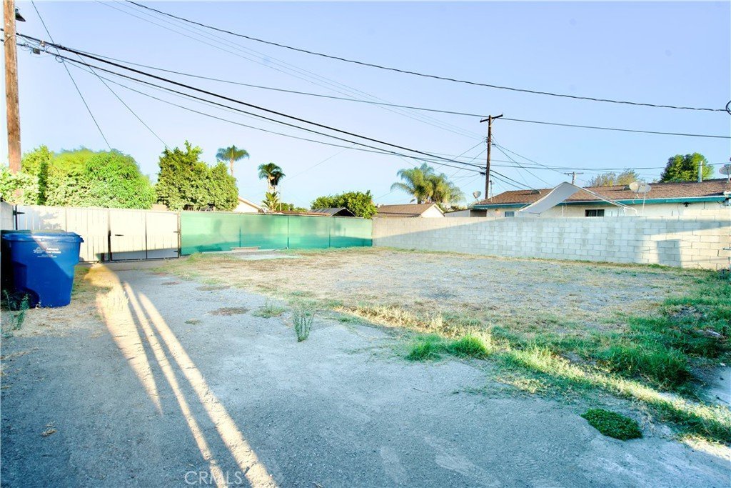 13425 Downey Ave Paramount CA 90723 38 13425 Downey Ave Paramount CA 90723