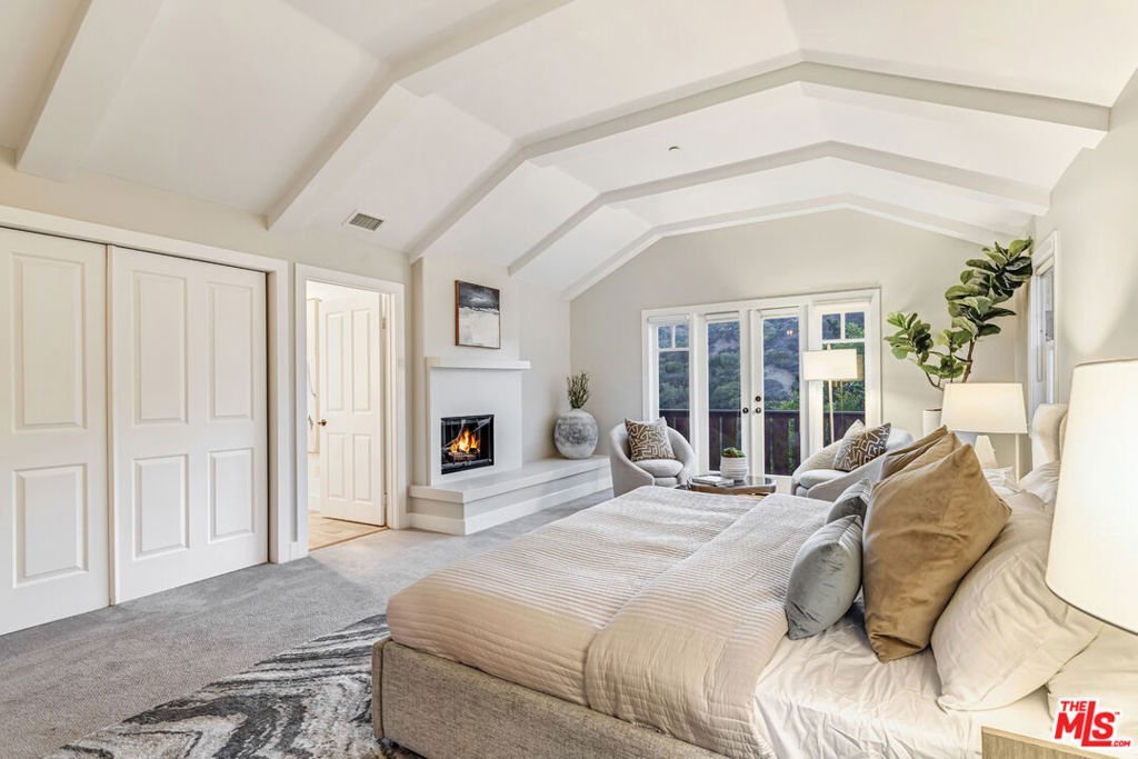 2201 Beech Knoll Road Los Angeles CA 90046 63 2201 Beech Knoll Road Los Angeles CA 90046