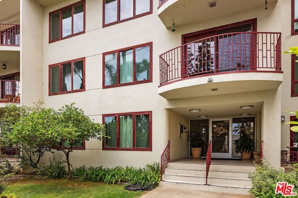 3407 Huxley Street 29 Los Angeles CA 90027 32 3407 Huxley Street 29 Los Angeles CA 90027