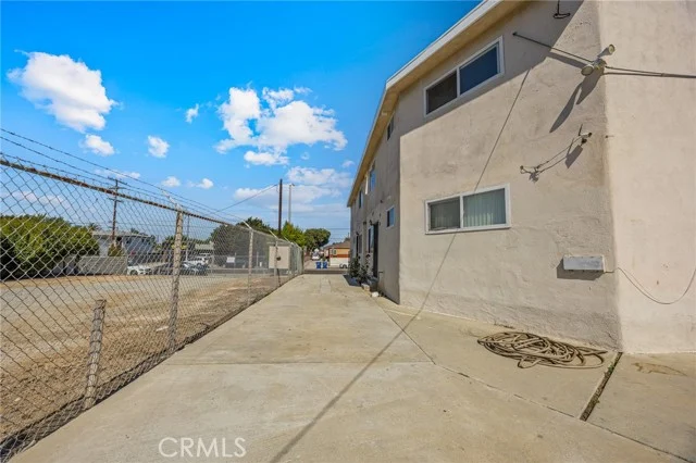 1445 N Wilmington photo 4