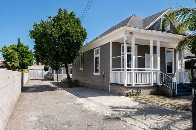 737 E 47th Street photo 1