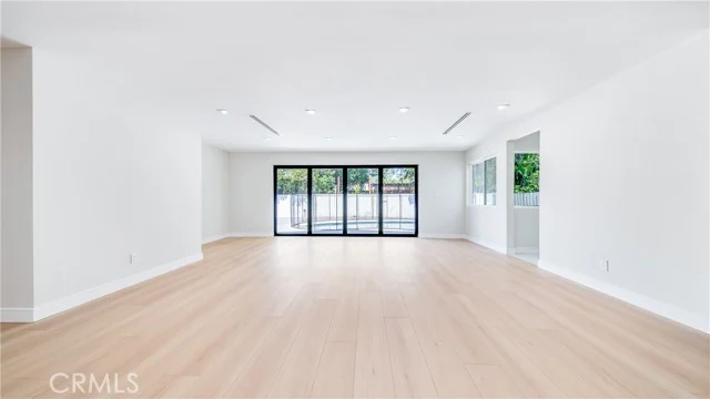 13633 Delano Street photo 2