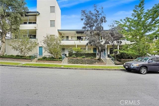 1975 S Beverly Glen photo 1