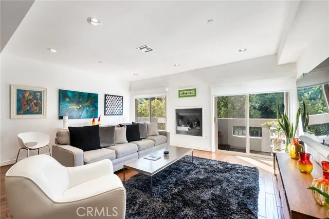 1410 N Curson Avenue #202 photo 2