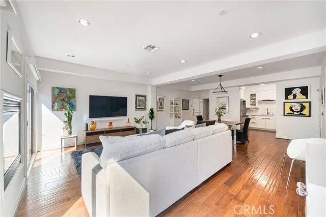 1410 N Curson Avenue #202 photo 3