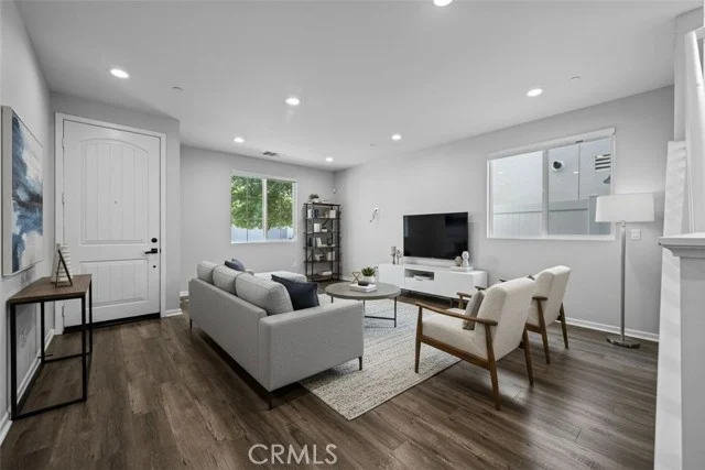 15607 W Lilli Way, Van Nuys