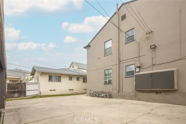 913 S Wilton Place photo 3