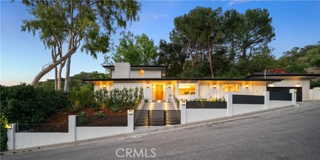 3240 Longridge Avenue photo 1