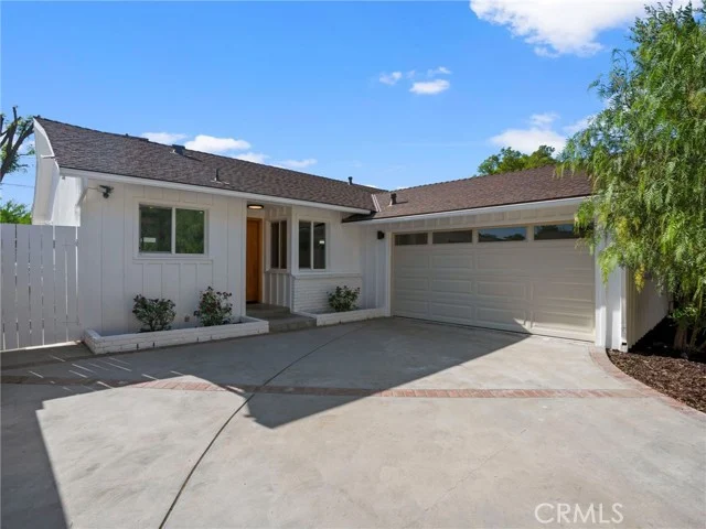 5141 Don Pio Drive, Woodland Hills