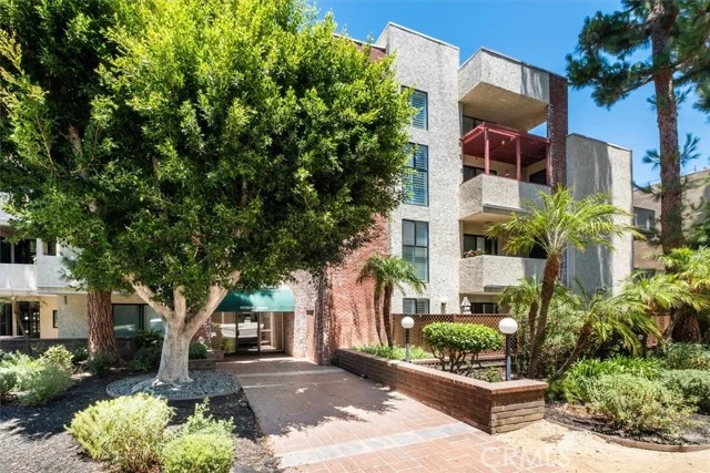 14159 Dickens Street #110, Sherman Oaks