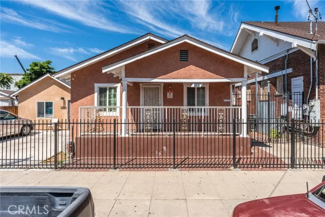 4255 Menlo, Los Angeles