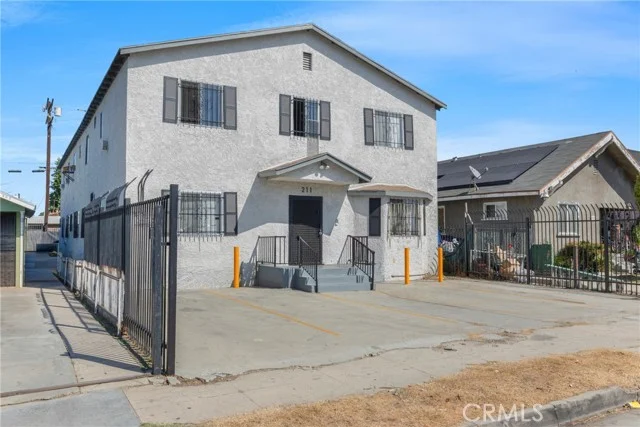 211 E 55th Street photo 2