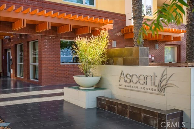 21301 Erwin #526, Woodland Hills