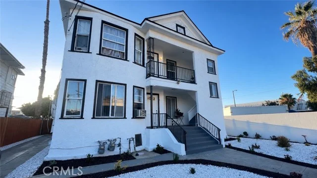 1405 Oak photo 1