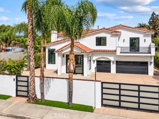 23129 Burbank Boulevard, Woodland Hills
