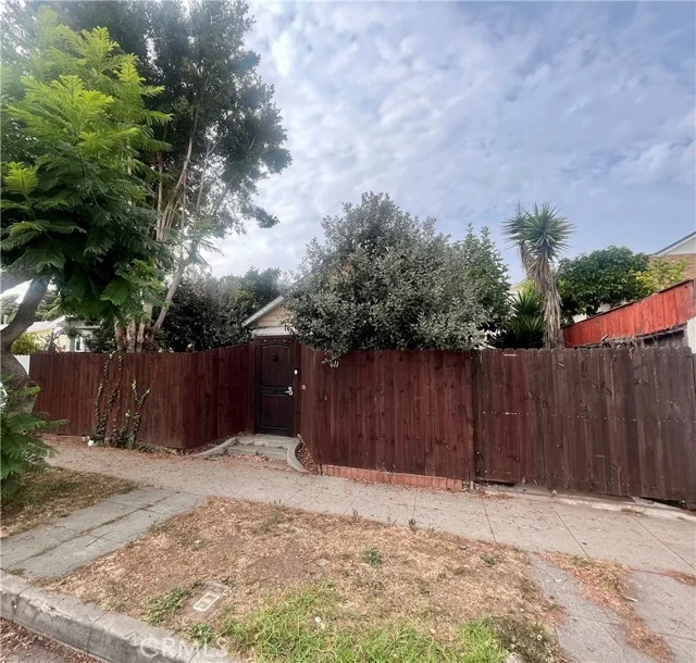 611 Sunset Avenue, Venice