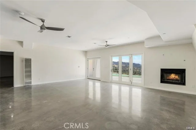 2411 N Topanga Canyon Boulevard photo 2