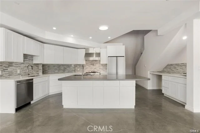 2411 N Topanga Canyon Boulevard photo 3