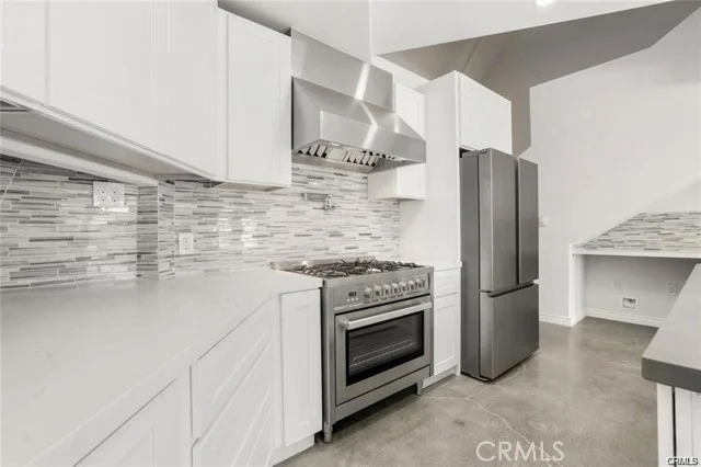 2411 N Topanga Canyon Boulevard photo 4