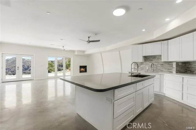 2411 N Topanga Canyon Boulevard photo 5