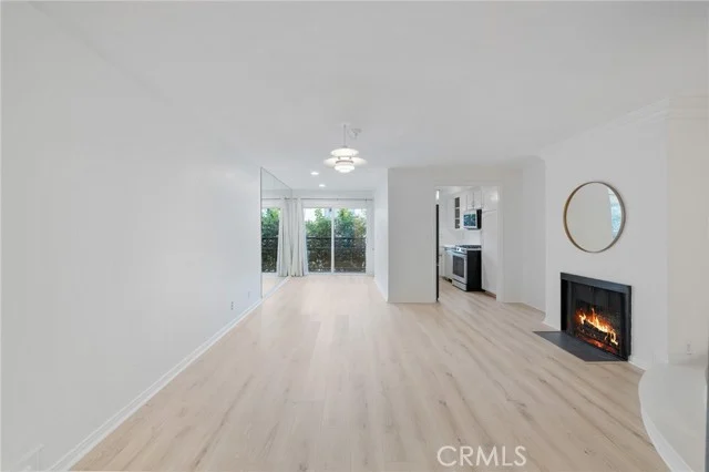 1355 N Sierra Bonita #208, Los Angeles