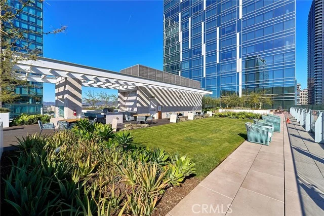 877 Francisco #1717 photo 2